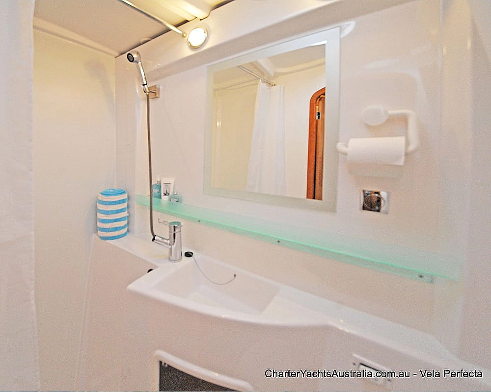 "Vela Perfecta" Fountaine Pajot 44 — image 6