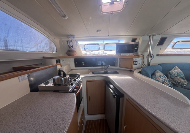 Aliara - Leopard 42 Sailing Catamaran For Hire — image 2